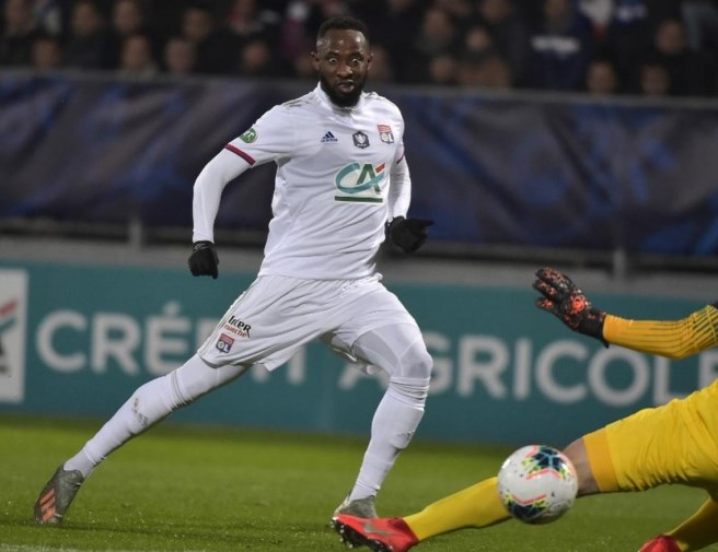 ESQUENTOU - A boa fase de Moussa Dembélé atraiu a atenção de gigantes da Europa. Com Chelsea e Manchester United interessados no jogador do Lyon, o "Daily Express" informa que os Red Devils se aproximaram muito da contratação do atacante. 