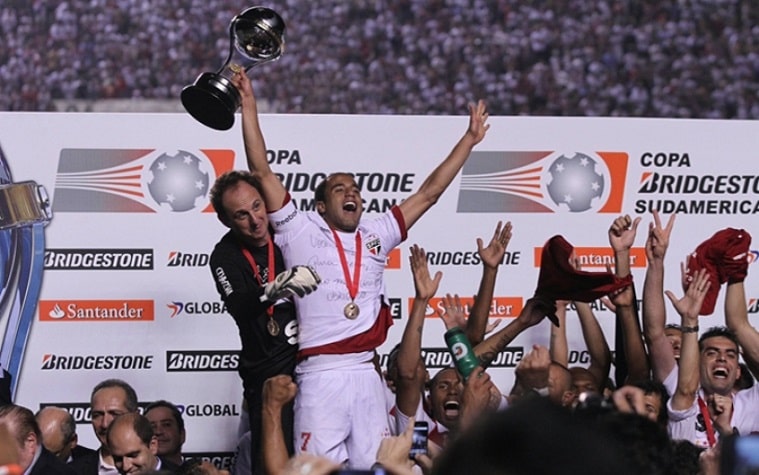 Copa Sul-Americana 2012 - São Paulo x Tigre (ARG) - campeão: São Paulo. Em jogo que só teve o primeiro tempo por conta de uma confusão no intervalo, o Tricolor derrotou os argentinos e foi campeão.