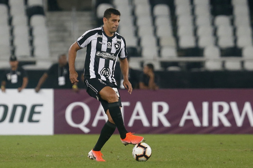 Diego Souza - Assim como Carli, Diego Souza deixou o Botafogo pelo alto salário. O atacante de 35 anos foi anunciado pelo Grêmio e se tornou peça intocável na equipe de Renato Gaúcho.