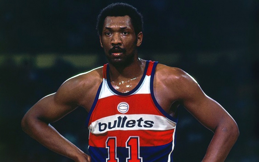 10º: Elvin Hayes, "The Big E", marcou 27.313 pontos defendendo as camisas de San Diego Rockets, Baltimore Bullets e Houston Rockets. Membro da equipe de todos os tempos da NBA, ele tem 74 anos atualmente. 