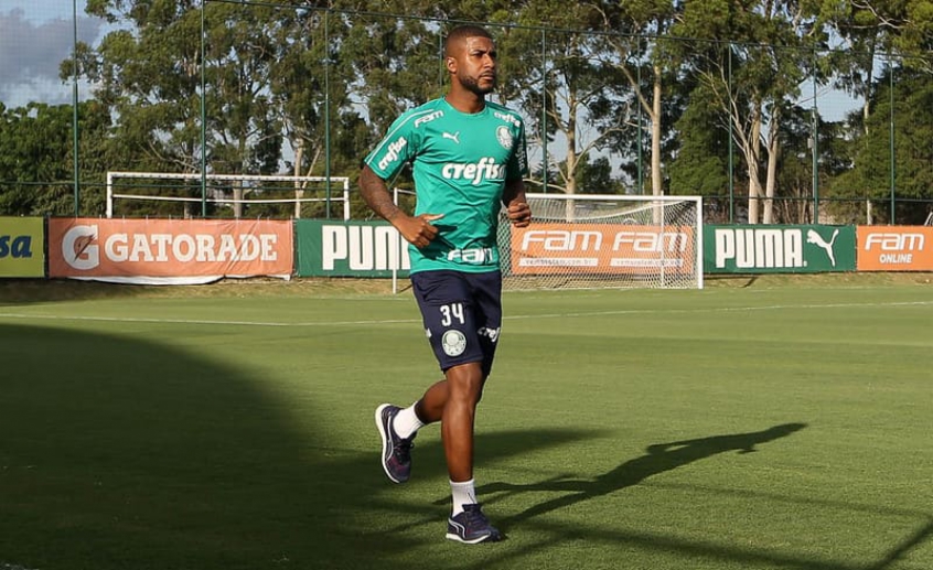 De volta após um ano e meio no Internacional, Emerson Santos viajará com a delegação do Palmeiras para os Estados Unidos, onde disputará a Florida Cup. O zagueiro já faz parte, inclusive, da lista de atletas no site oficial do clube.