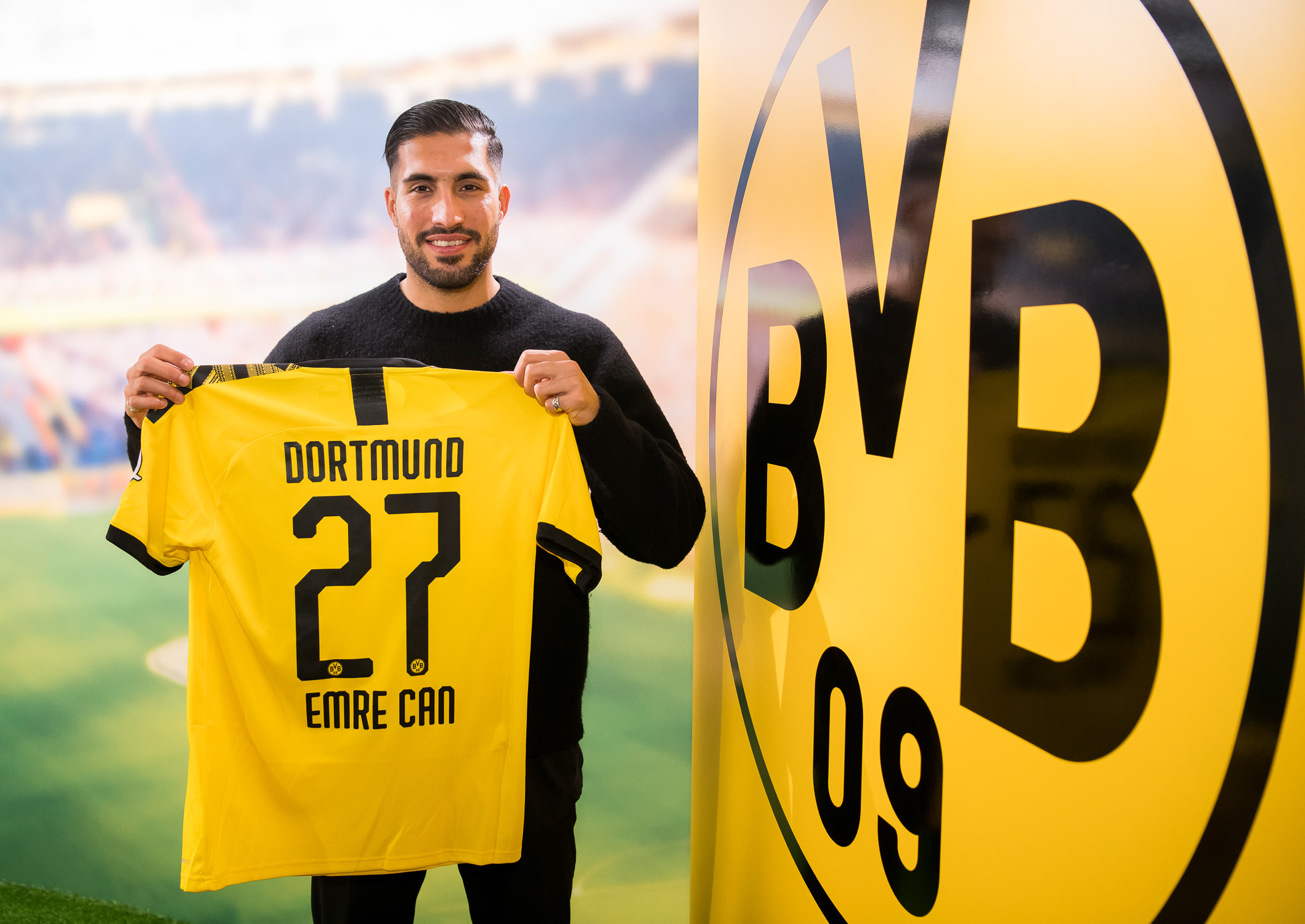 ESQUENTOU - O Borussia Dortmund não está satisfeito com o desempenho de Emre Can e deseja vender o jogador em junho, aceitando qualquer boa proposta pelo meia que não agrada a diretoria na temporada, conforme o BILD.