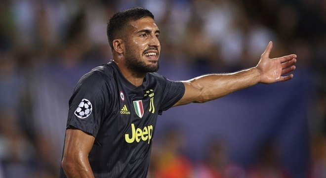 O alemão Emre Can pode trocar a Juventus pelo Borussia Dortmund, segundo o jornal 'La Gazzetta dello Sport'. A pedida do clube italiano deve ser em torno de 30 milhões de euros (R$ 165 milhões de reais).