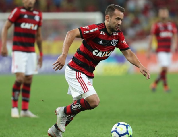 EVERTON RIBEIRO - Ganhou prestígio com Tite desde 2020, disputando partidas das Eliminatórias e da Copa América. Tem boas chances de estar entre os convocados.