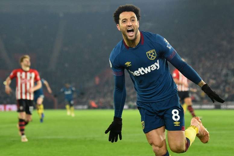 O meia Felipe Anderson deseja voltar a jogar na Lazio. O clube italiano está em conversas com o West Ham para repatriar o brasileiro para a próxima temporada, segundo o jornalista Nicolo Schira. No entanto, as partes ainda não entraram em um acordo financeiro.