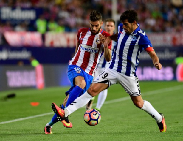 O Atlético de Madrid anunciou a contratação de Carrasco, que já jogou no clube. Após dois anos no futebol chinês, ele chega por empréstimo com uma cláusula de compra no valor de 28 milhões de euros (R$ 131 milhões de reais).