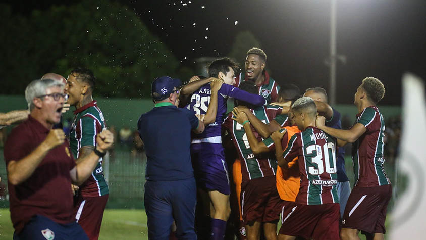 O Fluminense derrotou a Cabofriense por 1 a 0, em Bacaxá, no Estádio Elcyr Resende de Mendonça, e começou a Taça Guanabara do Campeonato Carioca com o pé direito. Nenê, autor do gol da vitória, foi o maior destaque do Tricolor na partida. Confira as notas do LANCE! (Por Gabriel Rodrigues - gabrielrodrigues@lancenet.com.br)