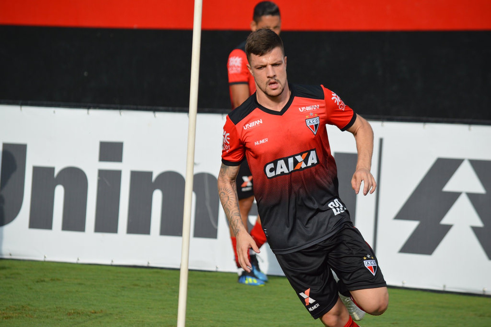 13º - Para fechar a sequência dos lembrados com dois pontos, Renato Kayzer (24 anos), do Atlético-GO e depois Athletico-PR. No Brasileirão, atuou em 13 jogos e tem cinco gols.