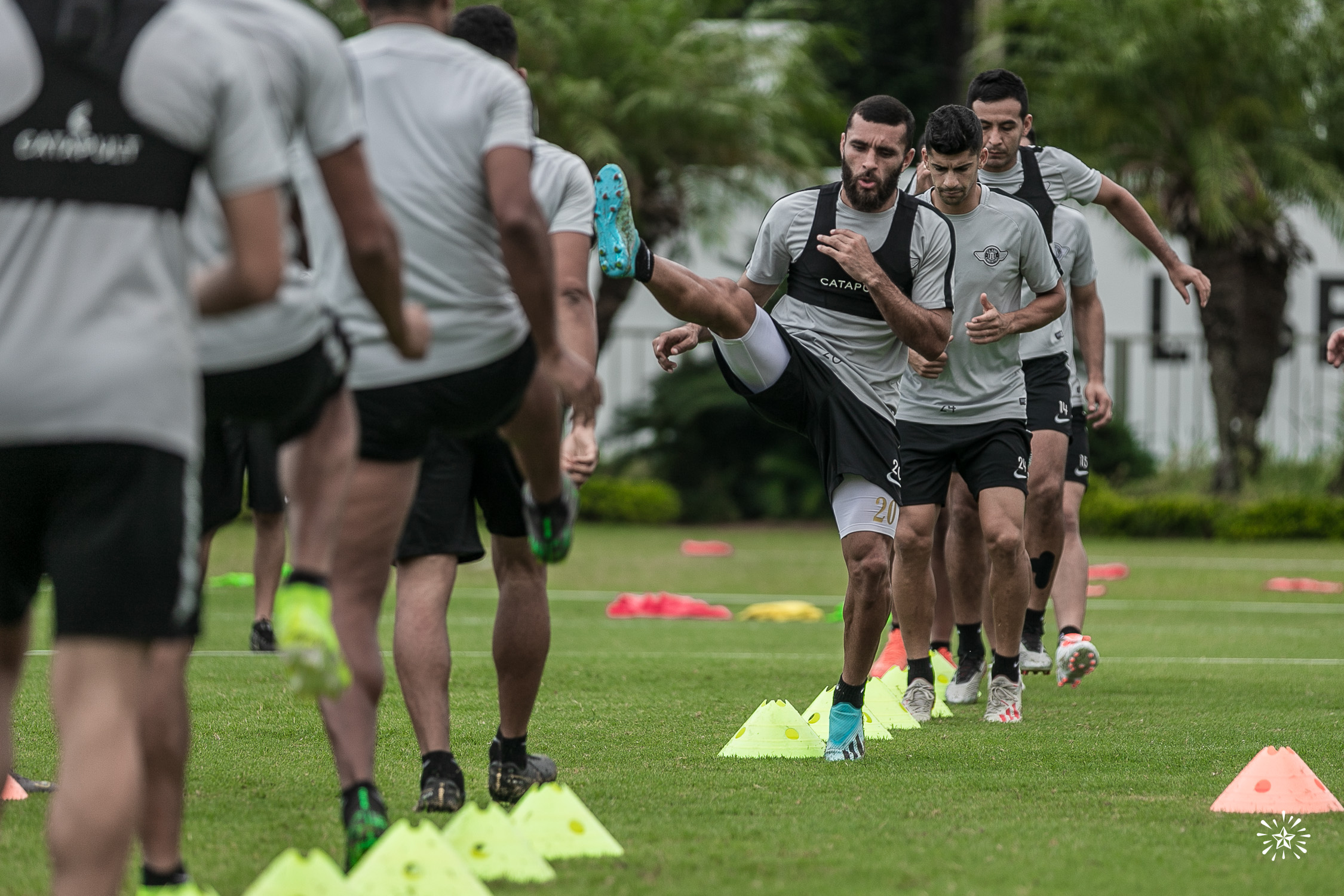 Libertad (Paraguai) - O país apresenta um dos melhores números do continente em relação à doença. Dessa forma, foi o primeiro a reiniciar sua liga e a equipe, que está no grupo do Boca Juniors, recebe o time argentino, dia 17, em Assunção.