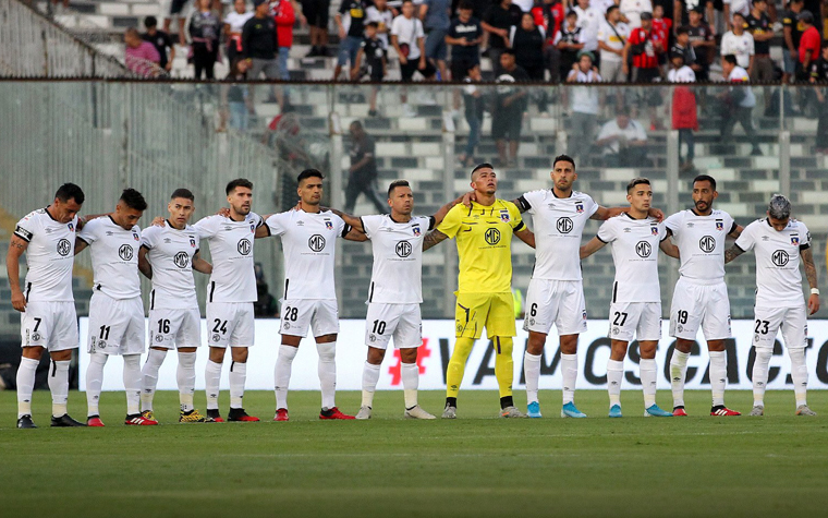 O chileno Colo-Colo, que está no grupo do Athletico-PR, apareceu quatro vezes na lista dos times que não devem ir muito longe nesta Copa Libertadores .