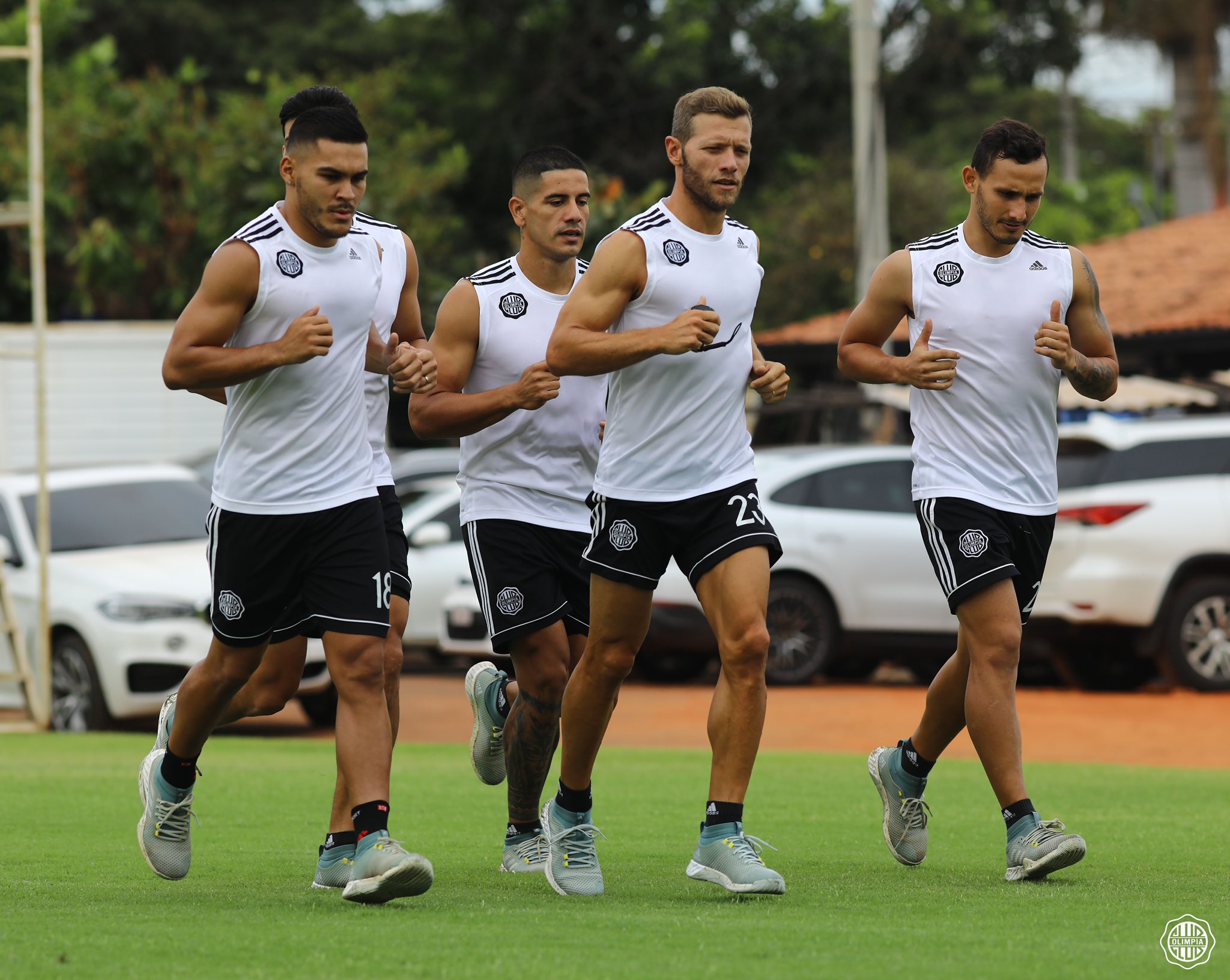 Olimpia (Paraguai) - O Campeonato Paraguaio foi a primeira liga nacional a retornar na América do Sul, no dia  21 de julho. Neste sentido, a equipe voltará a campo pela Libertadores no dia 15, contra o Santos, na Vila Belmiro. 