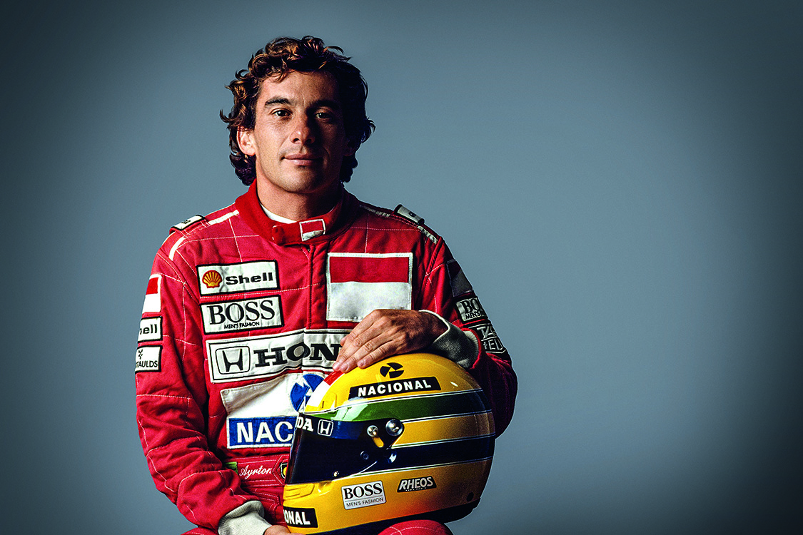 O país ficou de luto em primeiro de maio, quando Ayrton Senna morreu. O piloto perdeu o controle do seu carro quando entrou na curva Tamborello, no GP de Ímola, e se chocou contra o muro de concreto. Horas depois, foi divulgada a morte de Senna, aos 34 anos.