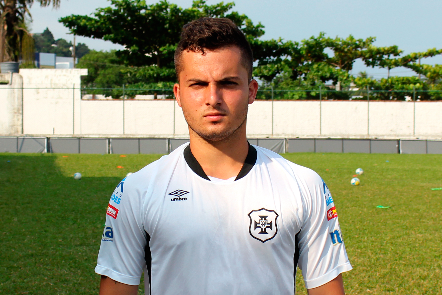 Jean Chera - Destaque na base do Santos, sendo o mais jovem a assinar com a Umbro, com apenas 12 anos, e tendo uma unidade do Meninos da Vila com seu nome. Essas eram as credenciais de Jean Chera antes de subir aos profissionais. Porém, não conseguiu desempenhar o bom futebol, rodou por diversos lugares e chegou a anunciar a aposentadoria. 