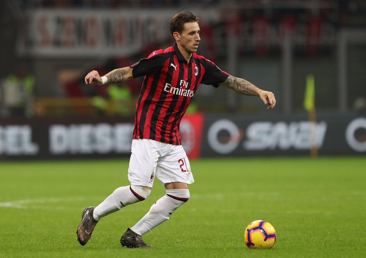 Lucas Biglia (1,1 milhões de euros): Argentina, meio-campista, deve deixar o Milan em agosto, e tem contrato com o clube Rossonero até 31/08.