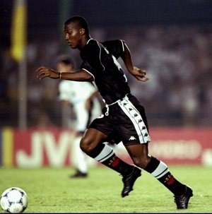 Gilberto - Apesar de revelado no Flamengo, o lateral/meia atuou no Vasco entre 1999 e 2001.
