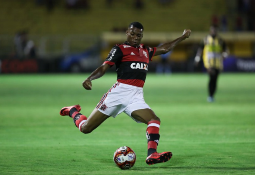 8º - Jean Lucas (Lyon-FRA) - 8 milhões de euros / Jean foi revelado e campeão na base do Flamengo, que o havia emprestado ao Santos em 2019. Com bom rendimento enquanto estava cedido, o volante foi negociado para o futebol francês, onde faz parceria com Lucas Paquetá atualmente. O Rubro-Negro detinha 80% dos direitos econômicos.