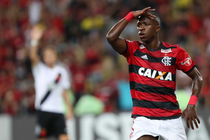 Em entrevista ao canal Desimpedidos, Vinícius Jr, atualmente no Real Madrid, afirmou o desejo de voltar a vestir a camisa do Flamengo. - Com certeza, num futuro bem distante, eu vou voltar para o Flamengo para dar o retorno técnico que o clube merece – relatou Vini Jr, que deixou o Flamengo em 2018.