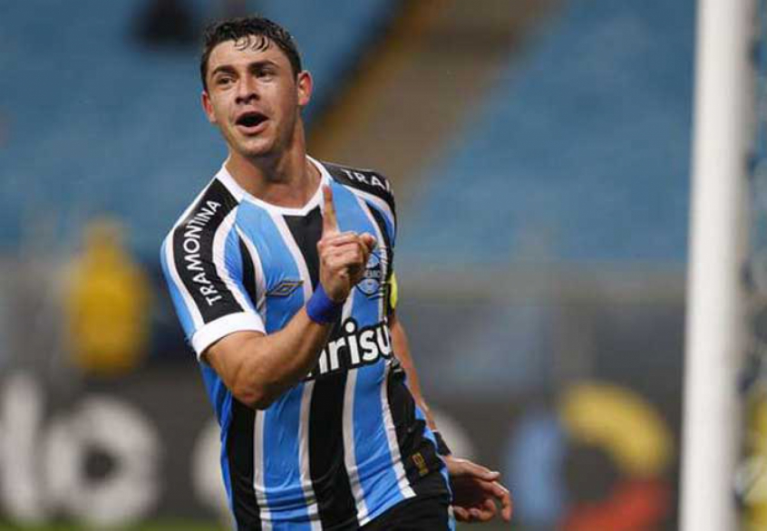 O atacante Giuliano rescindiu o contrato com o time árabe Al-Nassr após o clube não cumprir a determinação da Fifa de pagar as pendências com o jogador. Agora, o ex-meia de Grêmio e Internacional está livre para assinar com outro time. Palmeiras e Atlético-MG surgem como possíveis interessados.