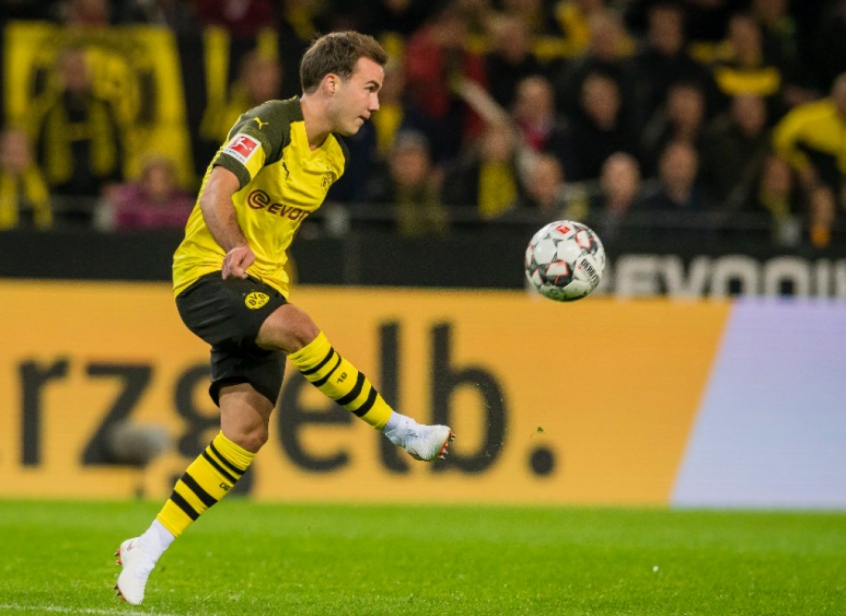 MORNO - Livre no mercado, o meia Mario Götze pode ser reforço do Monaco, da França. A informação é do jornal "Bild", que afirma que o atleta é um pedido do novo treinador do clube do principado, Niko Kovac. O jogador estava no Borussia Dortmund, mas após a conclusão de seu contrato não teve o vínculo renovado.