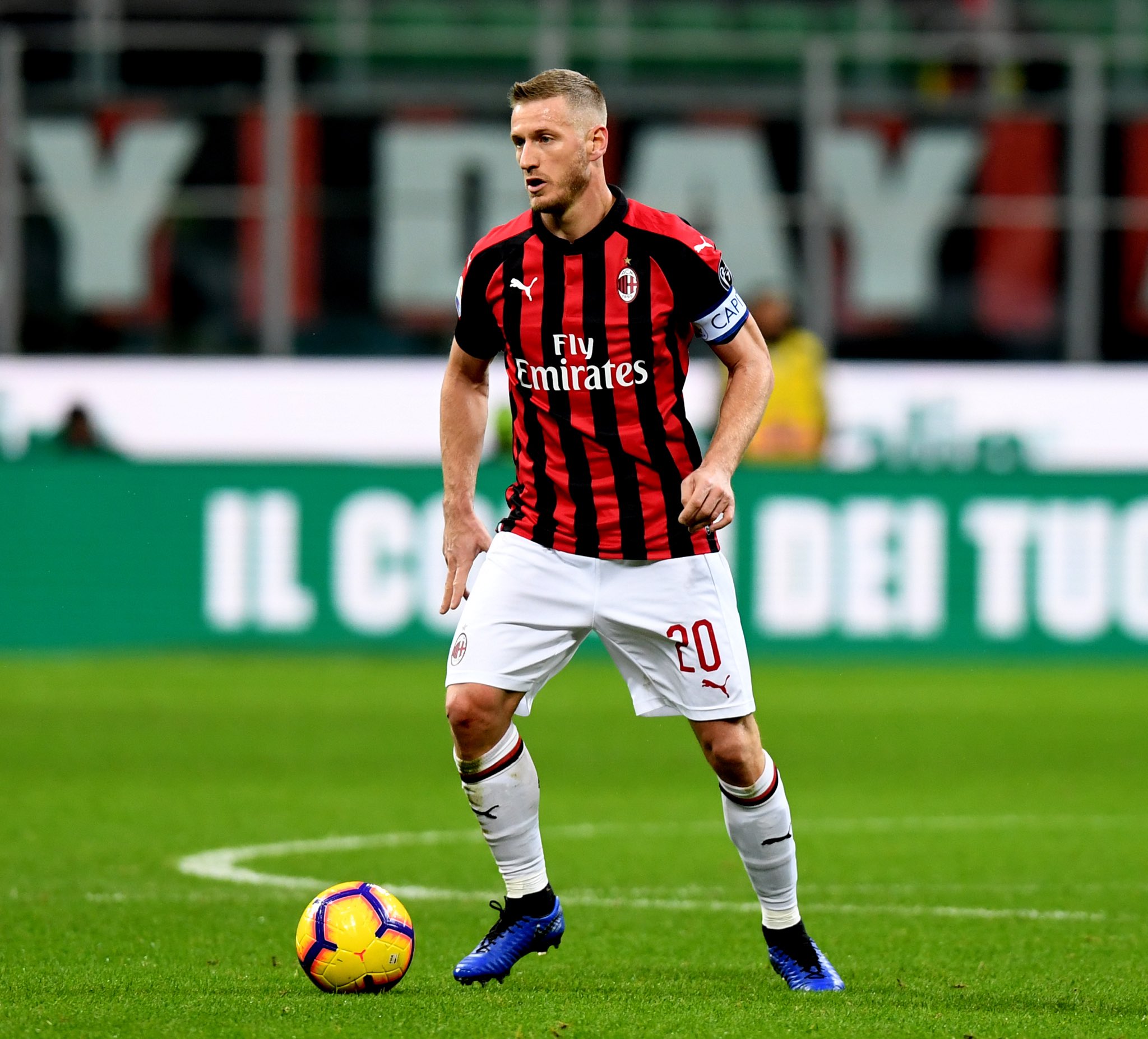 Ignazio Abate - italiano (lateral-direito) - Fez boa parte da carreira no Milan, onde conquistou títulos, como o Campeonato Italiano. Ele disputou a Copa do Mundo 2014 pela Itália.