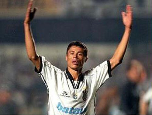 Índio: depois do Corinthians, o lateral passou por diversos clubes, como Goiás e Allianza Lima. Em 2018, tornou-se técnico do primeiro time profissional indígena do Brasil.