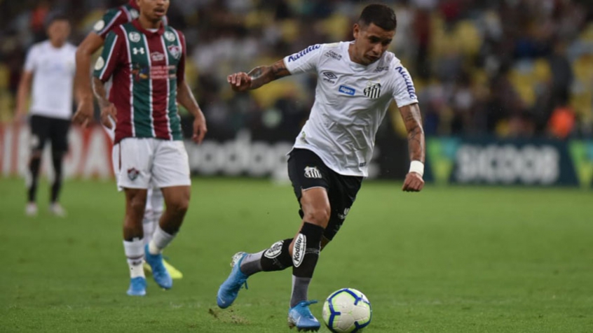 O atacante paraguaio Derlis González rescindiu seu contrato com o Santos e vai para o Olimpia. O jogador se despediu do clube nesta quinta-feira por meio de suas redes sociais.