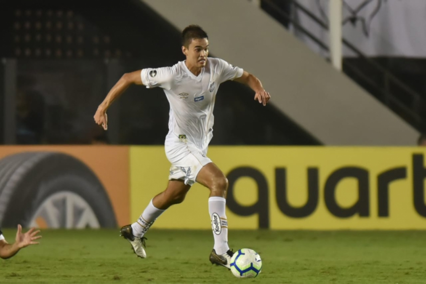 ESQUENTOU - O Santos de despediu na noite de ontem do zagueiro Felipe Aguilar, nas suas redes sociais. O destino do colombiano de 27 anos deve ser o Athletico, que vai anunciar o atleta nos próximos dias.