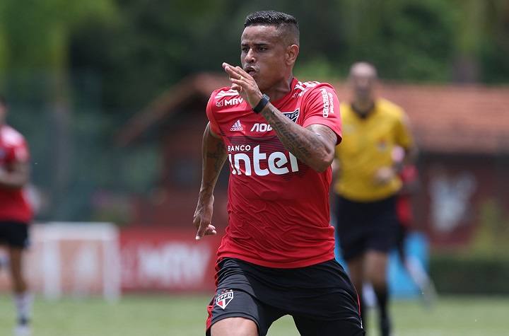 FECHADO - Já Everton tinha contrato com o clube do Morumbi até a metade de 2021 e agora assina com o Grêmio também até dezembro de 2022.