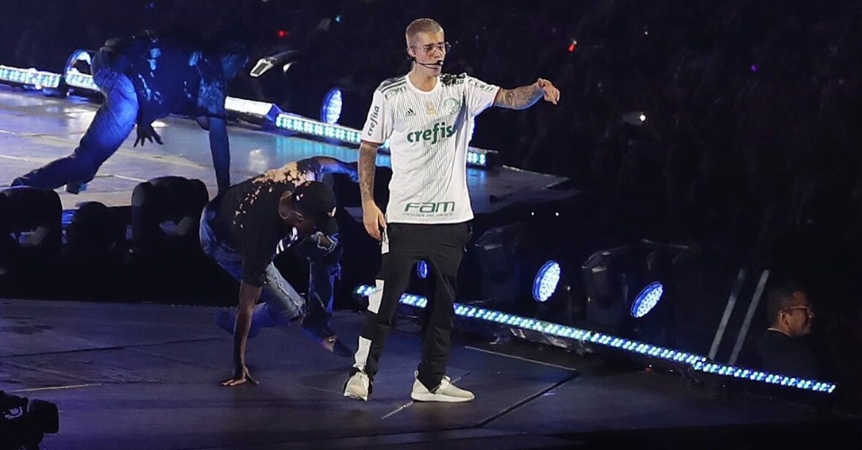 Justin Bieber (canadense, cantor de pop) - já usou a camisa do Palmeiras / Faz show no Palco Mundo em 04/09 (domingo)