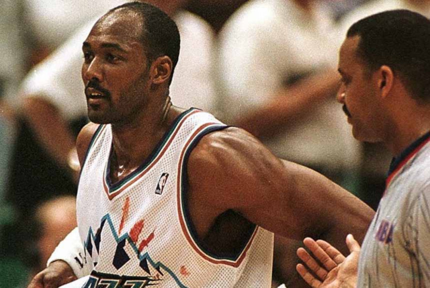 Karl Malone (Estados Unidos): 19 temporadas na NBA. Chegou nas finais da competição.