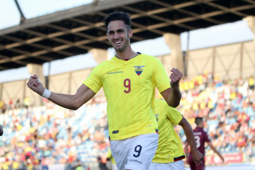 MORNO - O atacante Leonardo Campana, do Wolverhampton e sub-20 da Colômbia, não vem tendo muito espaço no Wolves. Portanto, o portal El Futbolero o coloca na mira do Manchester United para reforçar o ataque dos Red Devils.