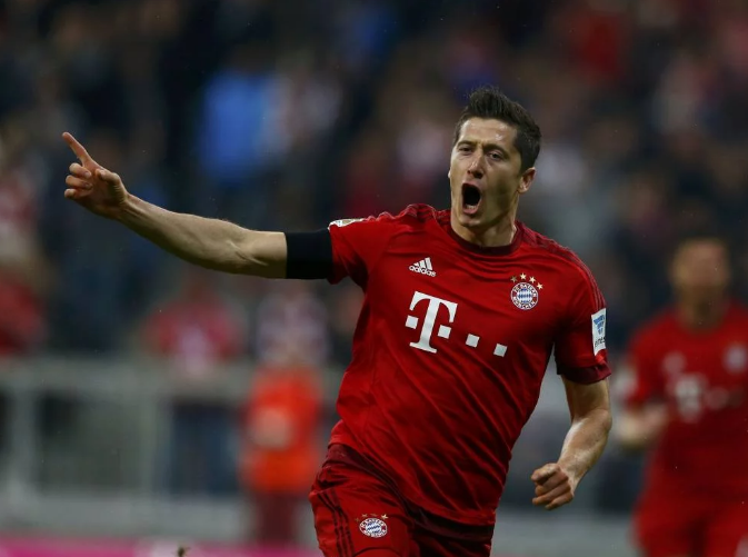 Robert Lewandowski faz mais uma grande temporada no Bayern de Munique. O atacante polonês marcou 39 gols e deu cinco assistências, em 33 jogos.