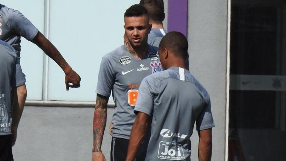 Tristeza de companheiros - Os jogadores do Corinthians já afirmaram que ficaram tristes com a situação do meia na carreira. Cássio e Giuliano foram alguns exemplos.