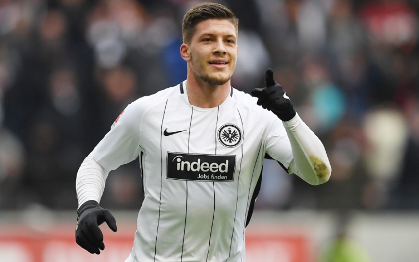 ESQUENTOU - O Eintracht Frakfurt deseja contar mais uma vez com o atacante, Luka Jovic, por empréstimo, segundo a Kicker.