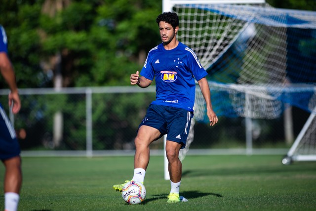 Léo é zagueiro do Cruzeiro desde 2010.