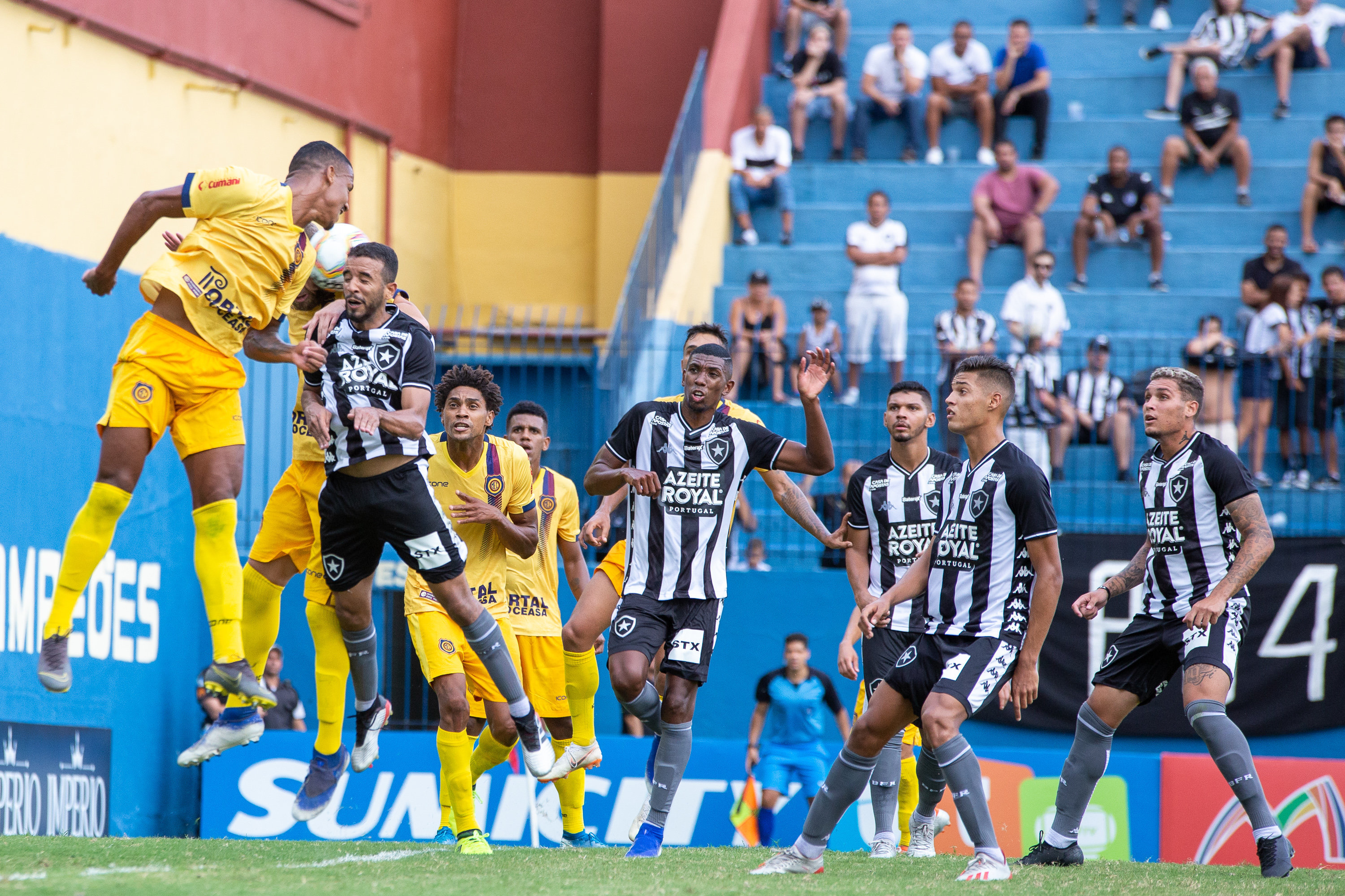 O Botafogo foi mais uma vez derrotado no Campeonato Carioca 2020. Pela segunda rodada da Taça Guanabara, a equipe perdeu para o Madureira por 2 a 0, no Estádio Conselheiro Galvão. Confira as notas do LANCE! (Por Gabriel Rodrigues - gabrielrodrigues@lancenet.com.br)