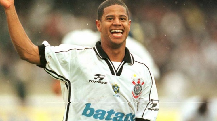 Ídolo do Corinthians na década de 90 e início dos anos 2000, Marcelinho retornou ao clube em 2006, após passagens por Santos, Gamba Osaka, Vasco, Al Nassr, Ajaccio e Brasiliense. 