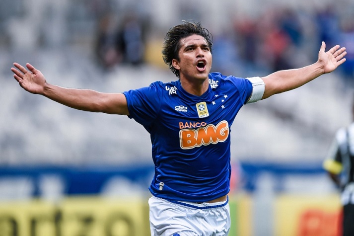 O atacante Marcelo Moreno teve seu contrato com o Cruzeiro registrado oficialmente e publicado no BID da CBF na tarde da última quinta-feira. Com isso, ele já pode jogar pela Raposa.