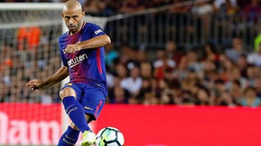 Mascherano: Com a posição de volante como original, Mascherano foi recuado para a zaga quando chegou ao Barcelona e logo se adaptou, compensando a baixa estatura com uma saída de bola muito acima.