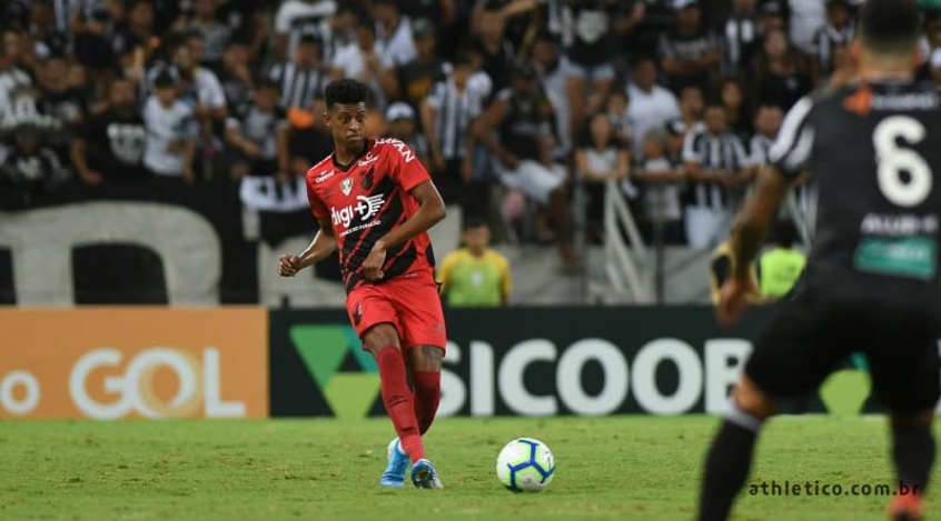 FECHADO - O Athletico foi condenado a pagar R$ 7 milhões ao Santos pela contratação do zagueiro em 2018.  O zagueiro recentemente transferiu-se ao Nice (FRA), que investiu 8 milhões de euros (R$ 48 mi) para contratar o jogador.