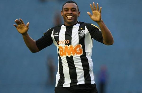 Em 2010, quando jogava no Atlético-MG, o atacante Obina foi alvo de racismo. Pela Copa do Brasil, o Galo viajou até Rio Branco, Acre, para enfrentar o Juventus. Alguns torcedores locais foram até o treino do time mineiro e xingaram Obina de macaco. No dia seguinte, ele entrou em campo e marcou cinco gols na vitória por 7 a 0.