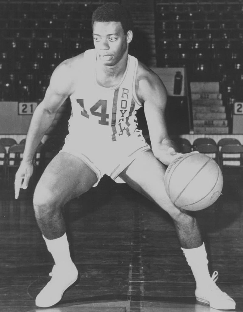 8º - Oscar Robertson - Total de assistências na NBA: 9.887 assistências