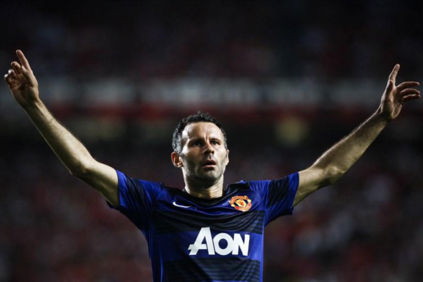 Ídolo no Manchester United, o meia Ryan Giggs terminou a carreira com 41 anos, sendo campeão de absolutamente tudo nos Red Devils. Atualmente, é técnico da seleção de País de Gales.