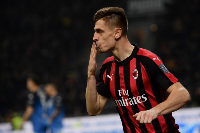 MORNO - Ex-Milan e hoje no Hertha Berlim, o atacante Piatek interessa a Fiorentina, de acordo com o 'Calciomercato'. O portal avança que o clube germânico deseja receber 25 milhões de euros (R$ 163 milhões) para liberar o jogador à Viola.