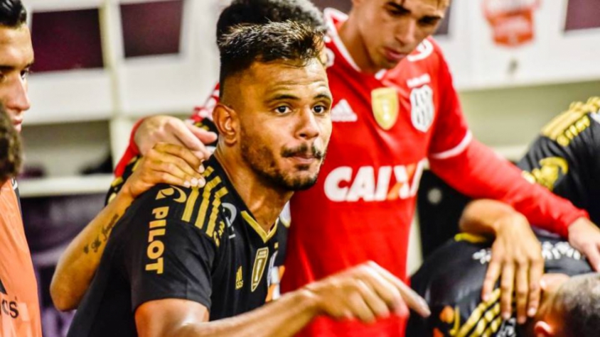 Fernando Bob caiu com Atlético-GO (2012), Ponte Preta (2013), Internacional (2016) e Ponte Preta (2017).