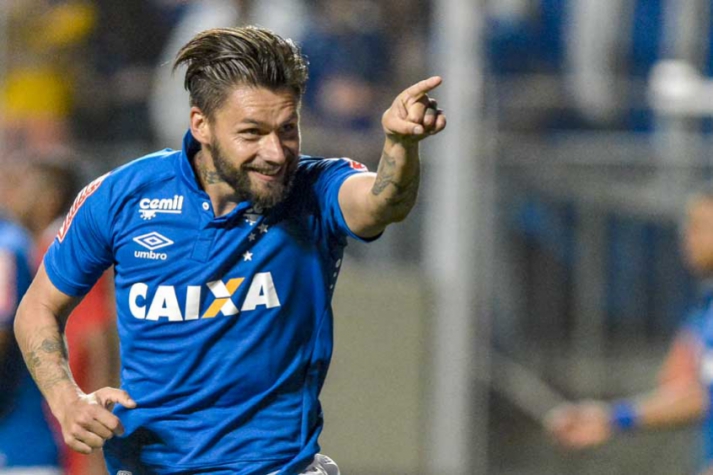 Cruzeiro: contratou Rafael Sóbis do Tigres (MEX) por R$ 16,6 milhões em 2016.