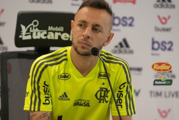 Xodó da torcida e conhecido como "capitão sem faixa" do Flamengo, Rafinha vê o seu estafe iniciar conversas com a diretoria rubro-negra por "valorização", segundo apurado pelo LANCE!. Conforme informado inicialmente pelo site "UOL", Lincoln, ex-meia e um dos empresários do atleta, esteve no Ninho do Urubu na última quarta-feira para reunião com Marcos Braz e Bruno Spindel, vice-presidente de futebol e diretor da pasta, respectivamente, do clube.