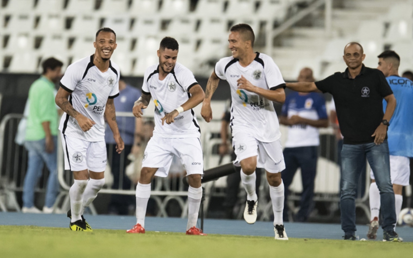 Resende Time-base: Ranule, Diego, Zé Antônio, Rhayne e Anderson; Bidia, Vitinho e Rezende; Zizu, Geovani e Waldir. Técnico: Edson Souza. Jogos TG: Boavista (18/1, c), Bangu (23/1, c), Portuguesa (26/1, f), Botafogo (30/1, f), Flamengo (2/2, c) e Cabofriense (9/2, f) Jogos TR: Vasco (1/3, c), Fluminense (8/3, f), Macaé (15/3, c), Madureira (22/3, f) e Volta Redonda (1/4, f)