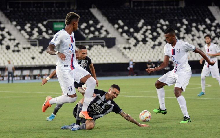 RESENDE |  SOBE - A equipe comandada pelo experiente técnico Edson Souza apresentou um entrosamento impecável em todos os setores, em relação ao toque de bola. Caio Cézar foi muito inteligente no passe para o gol de Geovane. Este, por sua vez, teve muita qualidade para driblar Cícero e Benevenuto e finalizou com precisão. Outro destaque da equipe do Resende foi o goleiro Ranule, que fez três grandes defesas durante a partida, pelo menos. | DESCE - O setor defensivo do Resende teve muita dificuldade ao marcar os homens de criação do Botafogo, os quais chegaram com certa facilidade à área defendida por Ranule. No lance do gol de empate, Bruno Nazário estava livre em um local que não deveria estar. Outro ponto negativo da equipe do Sul-Fluminense foi o cantroavante Alef Manga, que, isolado na frente, pouco fez.