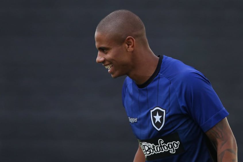 FECHADO - O Botafogo prorrogou o empréstimo do volante Rickson ao América-MG. A diretoria alvinegra chegou a um acordo com o clube mineiro para ampliar a cessão do volante até o dia 31 de dezembro.